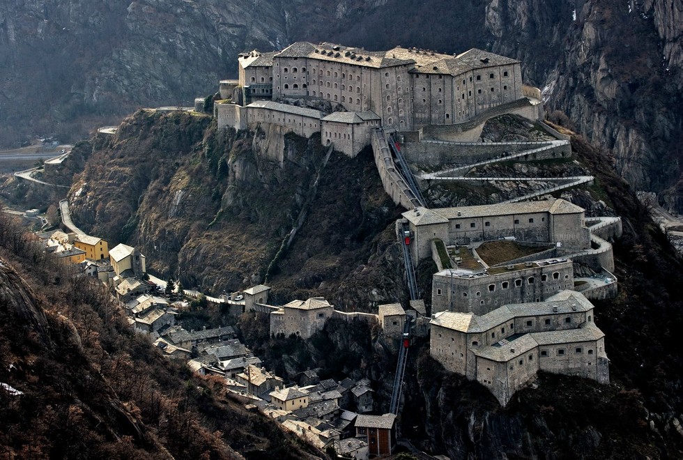 Форт Бард: защитник альпийской долины (Италия) Форт Бард: защитник альпийской долины (Италия)