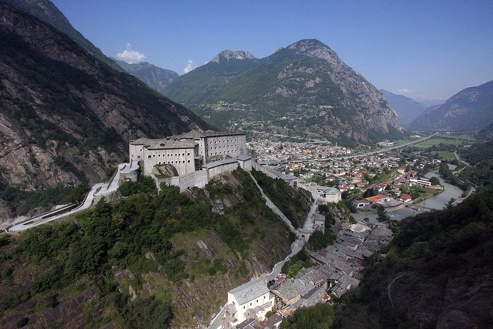 Форт Бард: защитник альпийской долины (Италия) Форт Бард: защитник альпийской долины (Италия)