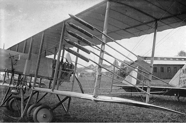 История военной авиации () История военной авиации