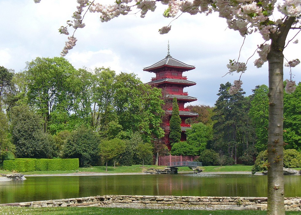 Лакенский дворец в Брюсселе (Бельгия) () Лакенский дворец в Брюсселе (Бельгия)