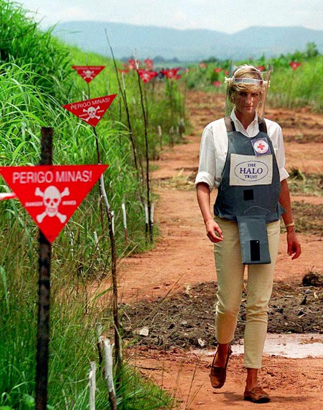 ЛЮБОВЬ И ЖИЗНЬ НАКАНУНЕ СМЕРТИ () ЛЮБОВЬ И ЖИЗНЬ НАКАНУНЕ СМЕРТИ