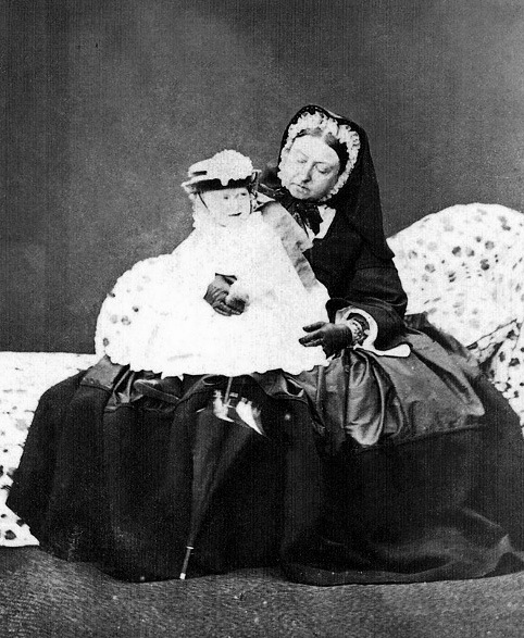 Редкие фотографии королевы Виктории и ее внуков () Редкие фотографии королевы Виктории и ее внуков