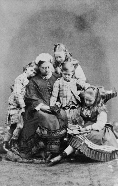 Редкие фотографии королевы Виктории и ее внуков () Редкие фотографии королевы Виктории и ее внуков