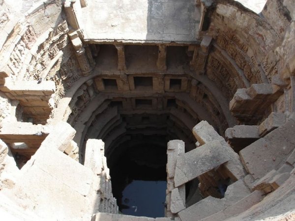 Уникальный колодец Рани ки вав (Rani Ki Vav) () Уникальный колодец Рани ки вав (Rani Ki Vav)