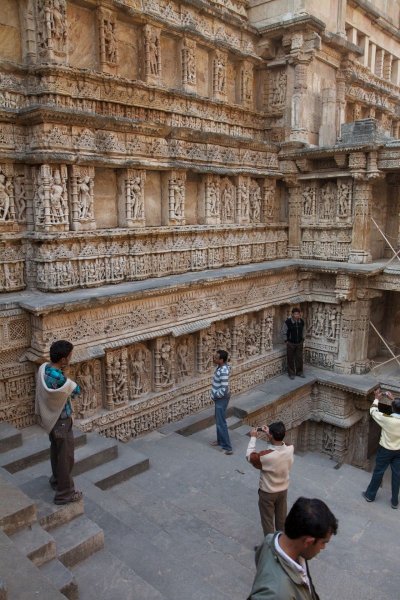 Уникальный колодец Рани ки вав (Rani Ki Vav) () Уникальный колодец Рани ки вав (Rani Ki Vav)