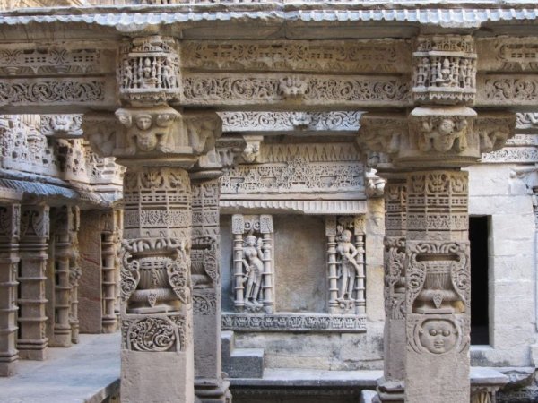 Уникальный колодец Рани ки вав (Rani Ki Vav) () Уникальный колодец Рани ки вав (Rani Ki Vav)