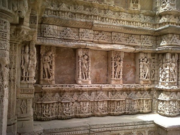 Уникальный колодец Рани ки вав (Rani Ki Vav) () Уникальный колодец Рани ки вав (Rani Ki Vav)