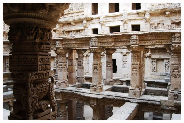 Уникальный колодец Рани ки вав (Rani Ki Vav) () Уникальный колодец Рани ки вав (Rani Ki Vav)