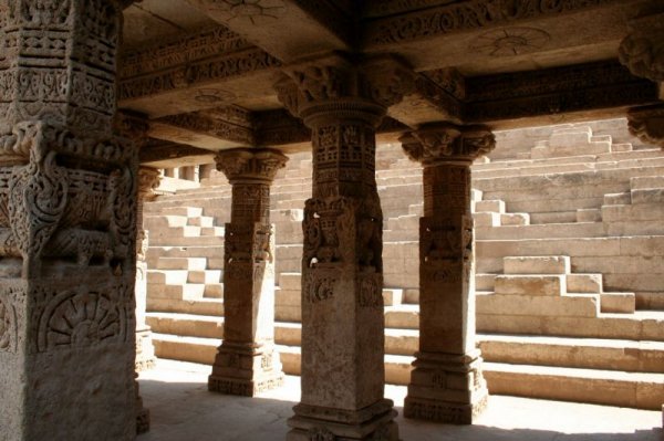 Уникальный колодец Рани ки вав (Rani Ki Vav) () Уникальный колодец Рани ки вав (Rani Ki Vav)