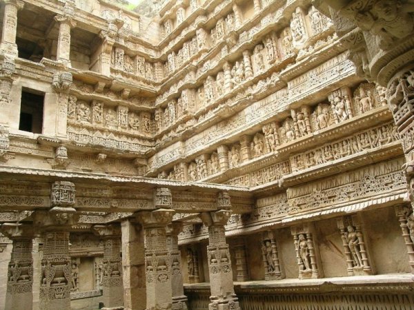 Уникальный колодец Рани ки вав (Rani Ki Vav) () Уникальный колодец Рани ки вав (Rani Ki Vav)