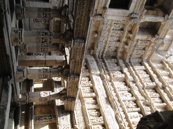 Уникальный колодец Рани ки вав (Rani Ki Vav) () Уникальный колодец Рани ки вав (Rani Ki Vav)