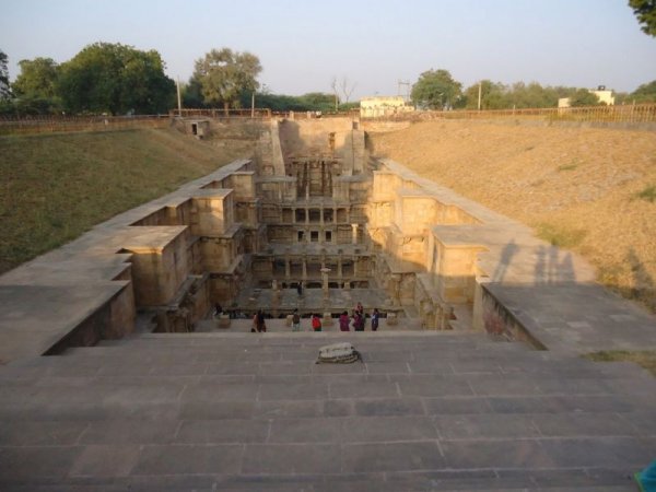 Уникальный колодец Рани ки вав (Rani Ki Vav) () Уникальный колодец Рани ки вав (Rani Ki Vav)