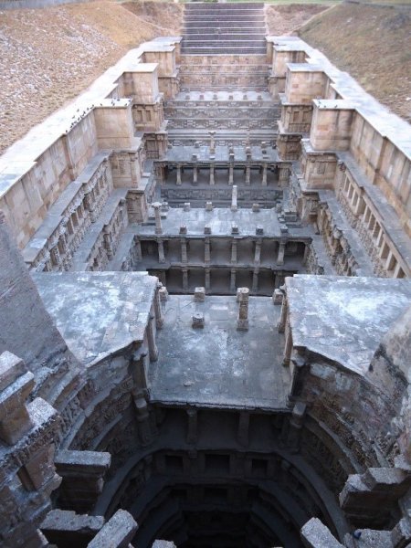 Уникальный колодец Рани ки вав (Rani Ki Vav) () Уникальный колодец Рани ки вав (Rani Ki Vav)