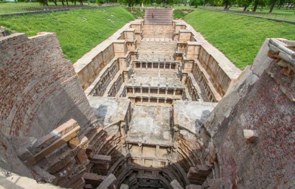 Уникальный колодец Рани ки вав (Rani Ki Vav) () Уникальный колодец Рани ки вав (Rani Ki Vav)