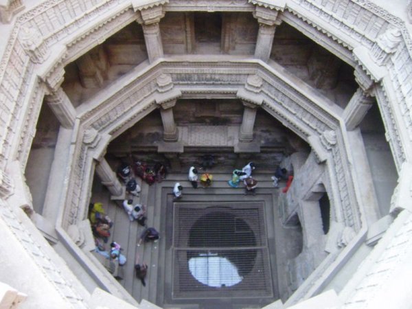 Уникальный колодец Рани ки вав (Rani Ki Vav) () Уникальный колодец Рани ки вав (Rani Ki Vav)