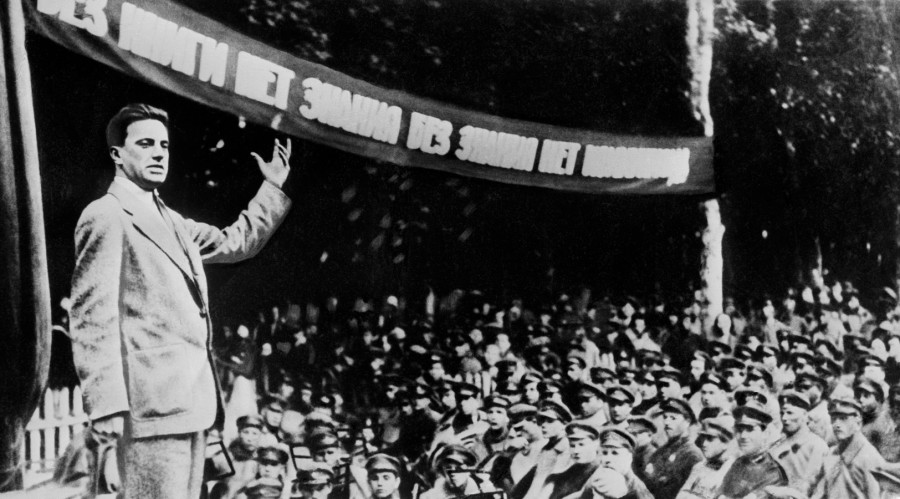 Владимир Маяковский: в поисках «человека улиц» () Владимир Маяковский: в поисках «человека улиц»