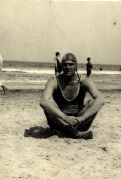 Владимир Маяковский: в поисках «человека улиц» () Владимир Маяковский: в поисках «человека улиц»