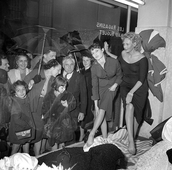 Властелины гардероба и секс-фантазий () Властелины гардероба и секс-фантазий