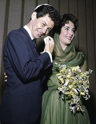 7 мужей и 8 свадеб «королевы Голливуда» Элизабет Тейлор () 7 мужей и 8 свадеб «королевы Голливуда» Элизабет Тейлор