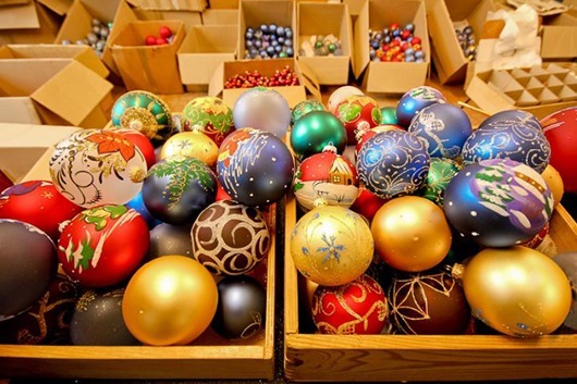 Чем россияне украшали елки последние 20 лет () Чем россияне украшали елки последние 20 лет