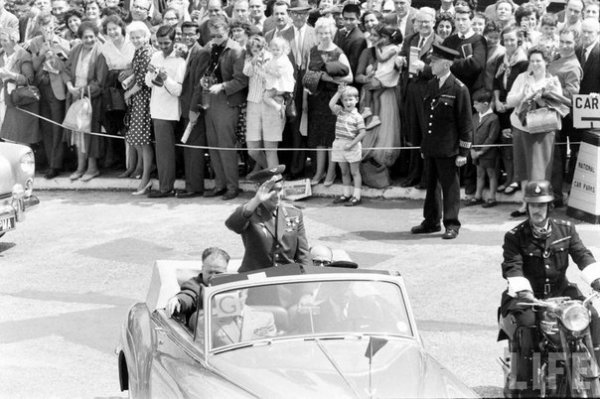 Гагарин в гостях у королевы Великобритании () Гагарин в гостях у королевы Великобритании