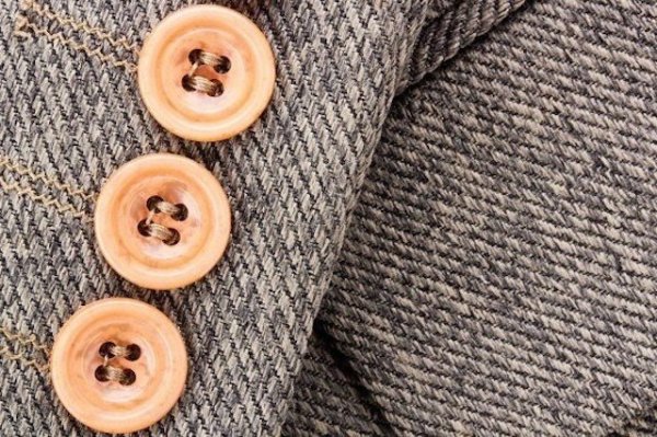 Почему мужская и женская одежда застёгиваются на разные стороны? () Почему мужская и женская одежда застёгиваются на разные стороны?