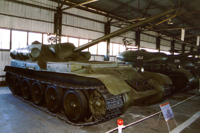 Проект «Уралмаш-1»: самоходки СУ-101 и СУ-102 () Проект «Уралмаш-1»: самоходки СУ-101 и СУ-102