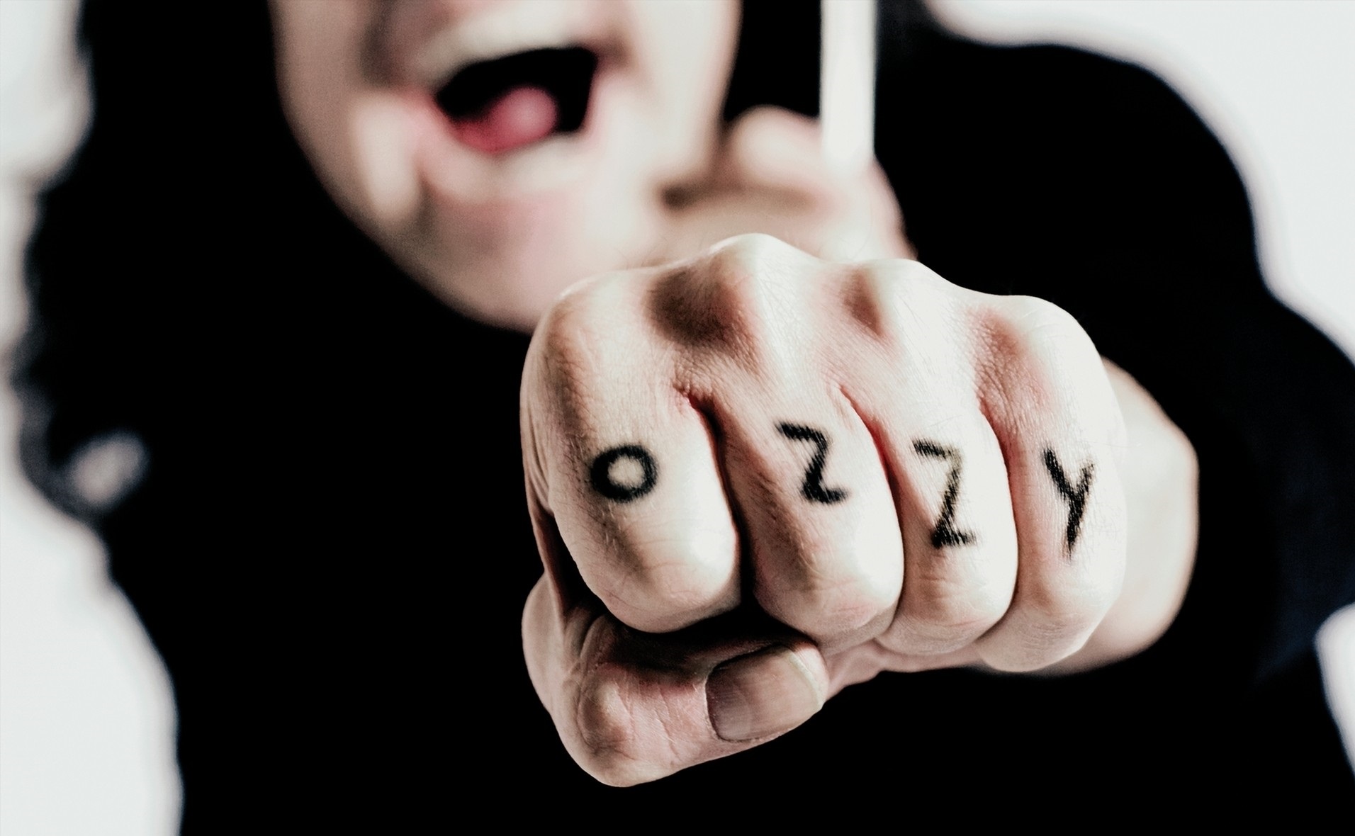 Семь эпатажных выходок «Князя тьмы» Оззи Осборна (18+) () Семь эпатажных выходок «Князя тьмы» Оззи Осборна (18+)