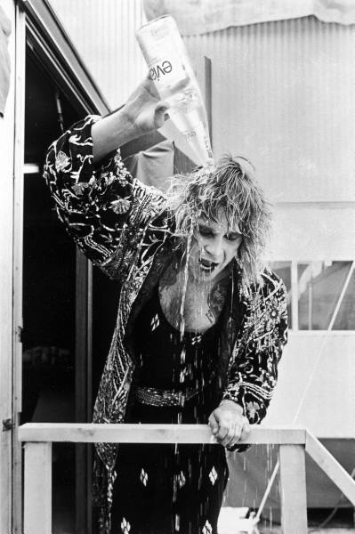 Семь эпатажных выходок «Князя тьмы» Оззи Осборна (18+) () Семь эпатажных выходок «Князя тьмы» Оззи Осборна (18+)