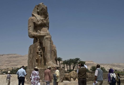 В Египте восстановили 13-метровую статую фараона () В Египте восстановили 13-метровую статую фараона