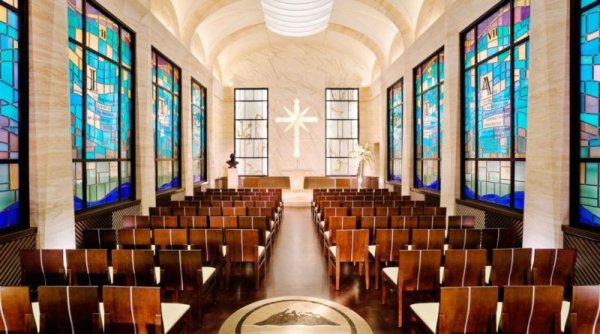 Внутри секты () Внутри секты