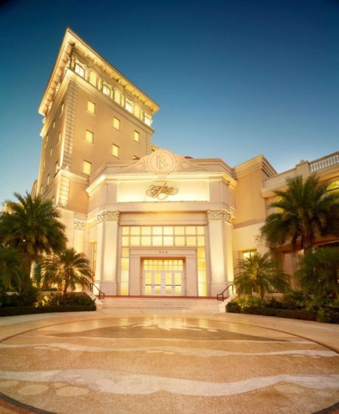 Внутри секты () Внутри секты