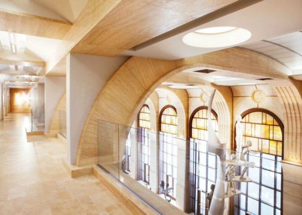 Внутри секты () Внутри секты