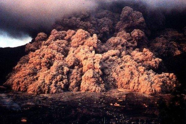 Фотография извержения вулкана Сент-Хеленс 18 мая 1980 года