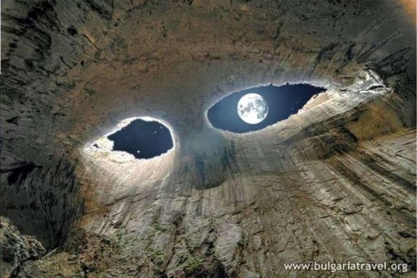 Глаза бога () Глаза бога