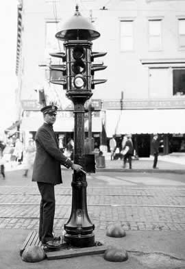 История первого появления светофора