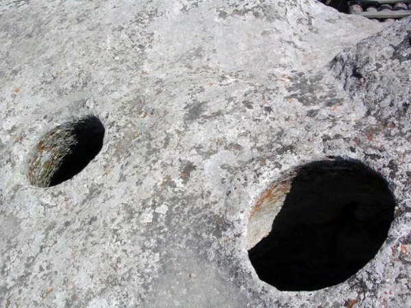 Пещерный город Крыма - "Эски-Кермен" () Пещерный город Крыма - "Эски-Кермен"