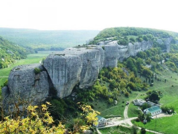 Пещерный город Крыма - "Эски-Кермен" () Пещерный город Крыма - "Эски-Кермен"