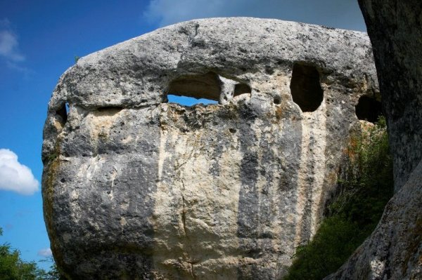 Пещерный город Крыма - "Эски-Кермен" () Пещерный город Крыма - "Эски-Кермен"