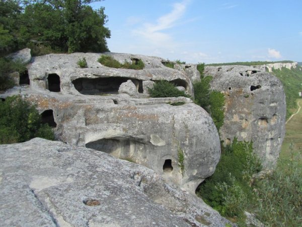 Пещерный город Крыма - "Эски-Кермен" () Пещерный город Крыма - "Эски-Кермен"