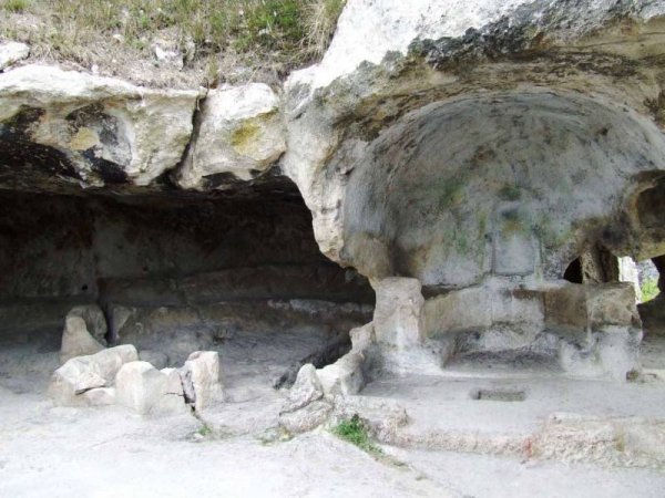 Пещерный город Крыма - "Эски-Кермен" () Пещерный город Крыма - "Эски-Кермен"