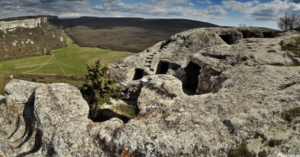 Пещерный город Крыма - "Эски-Кермен" () Пещерный город Крыма - "Эски-Кермен"