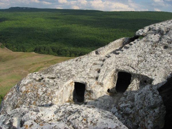 Пещерный город Крыма - "Эски-Кермен" () Пещерный город Крыма - "Эски-Кермен"