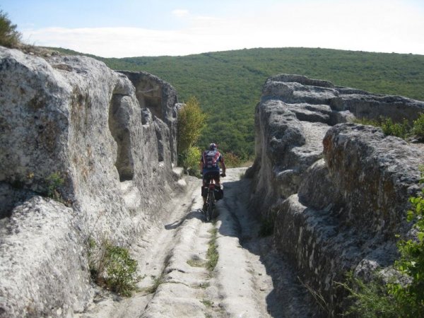 Пещерный город Крыма - "Эски-Кермен" () Пещерный город Крыма - "Эски-Кермен"