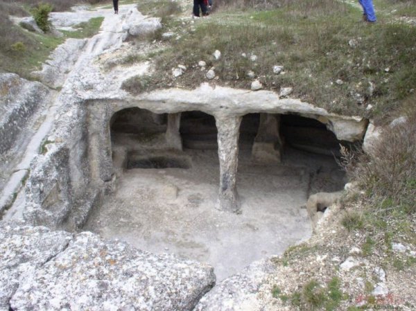 Пещерный город Крыма - "Эски-Кермен" () Пещерный город Крыма - "Эски-Кермен"