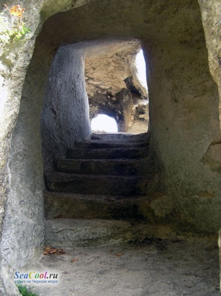 Пещерный город Крыма - "Эски-Кермен" () Пещерный город Крыма - "Эски-Кермен"