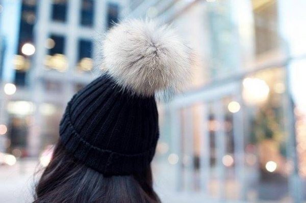 Почему к шапке пришивают помпон? () Почему к шапке пришивают помпон?