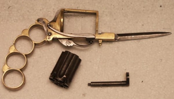 Револьвер-кастет-кинжал