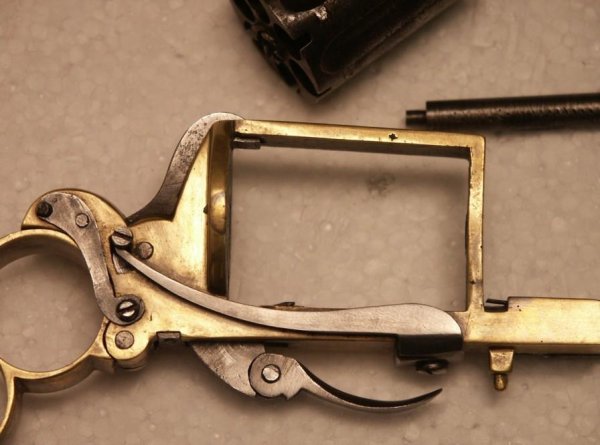 Револьвер-кастет-кинжал