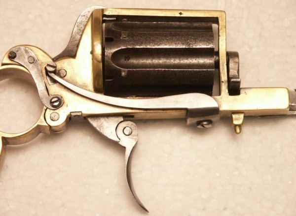 Револьвер-кастет-кинжал